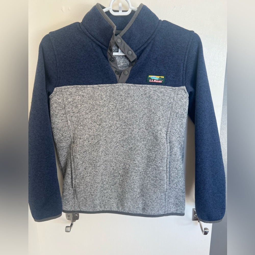 L.L. Bean pullover thick sweater knit top
Button collar
10/12